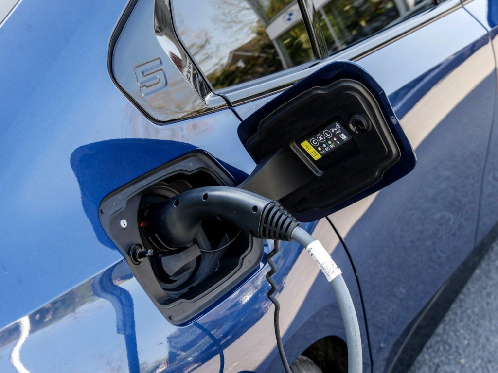 BMW i5