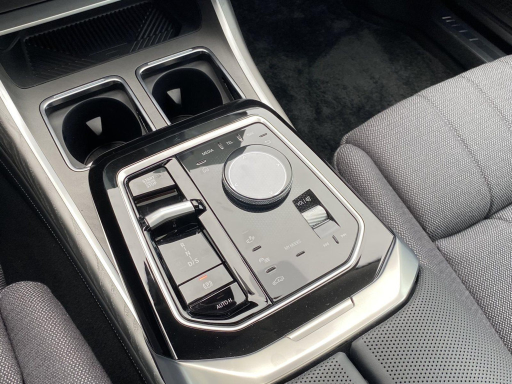 BMW M760