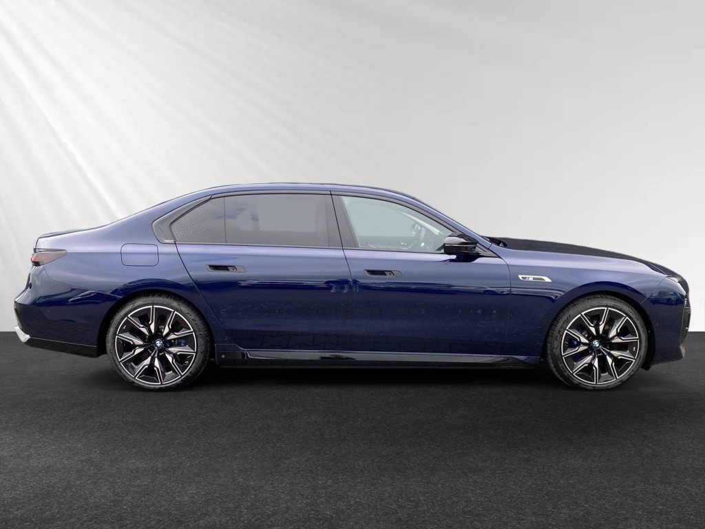 BMW M760