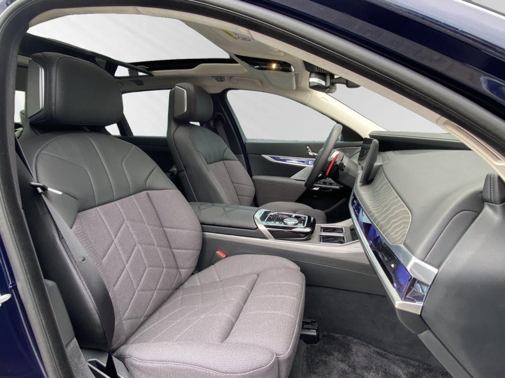 BMW M760