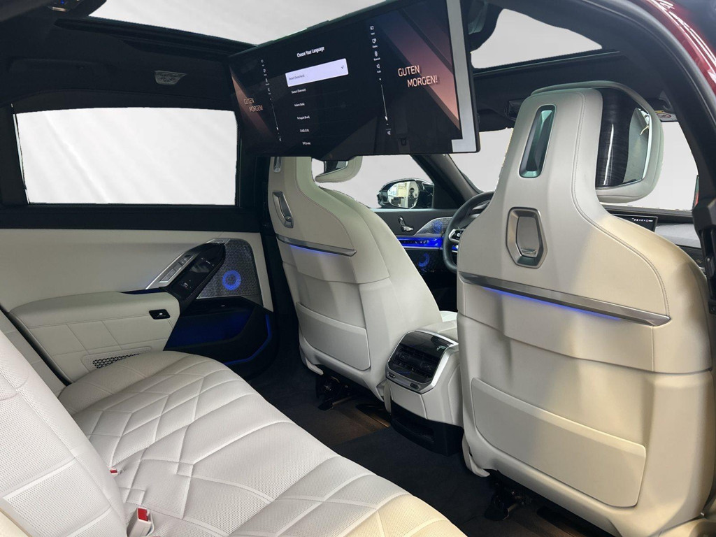 BMW i7