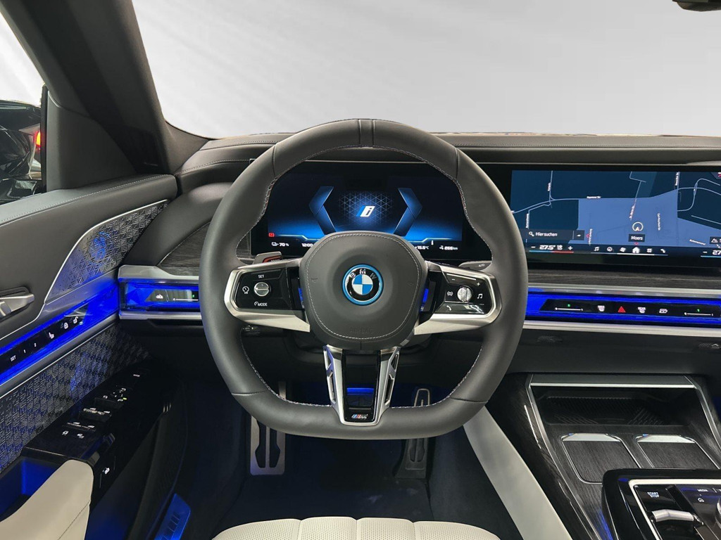 BMW i7