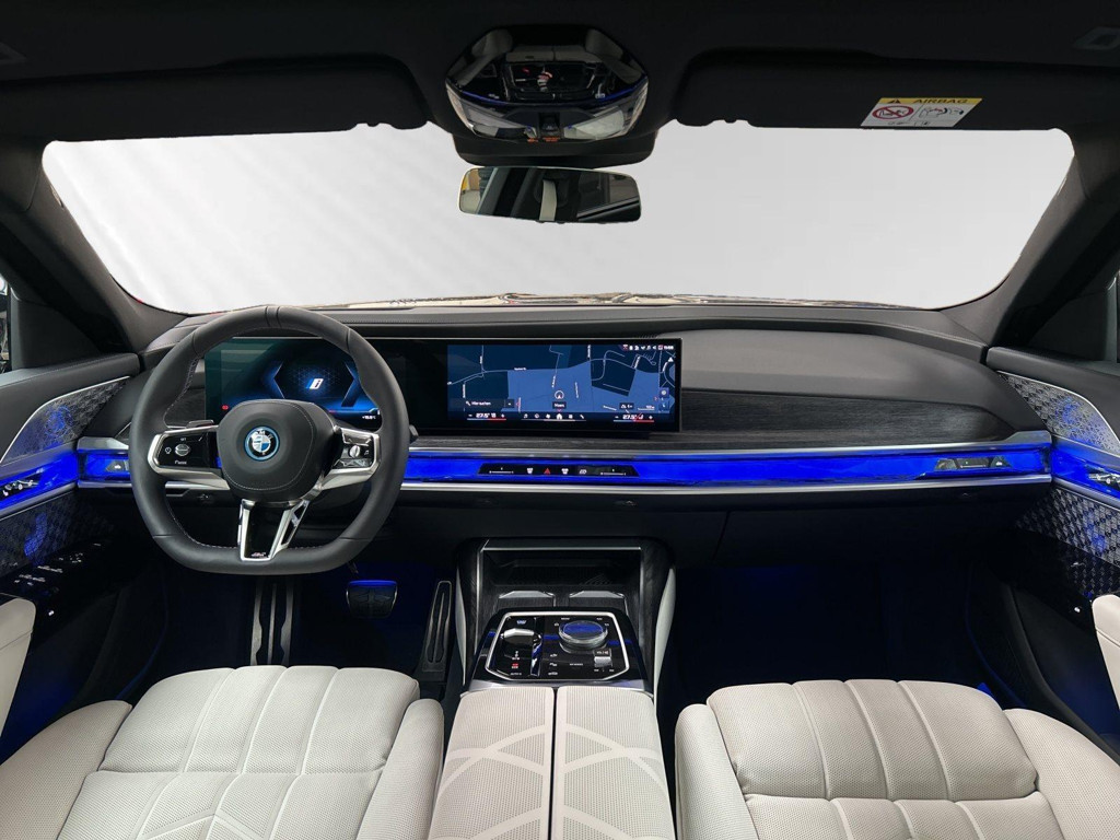 BMW i7
