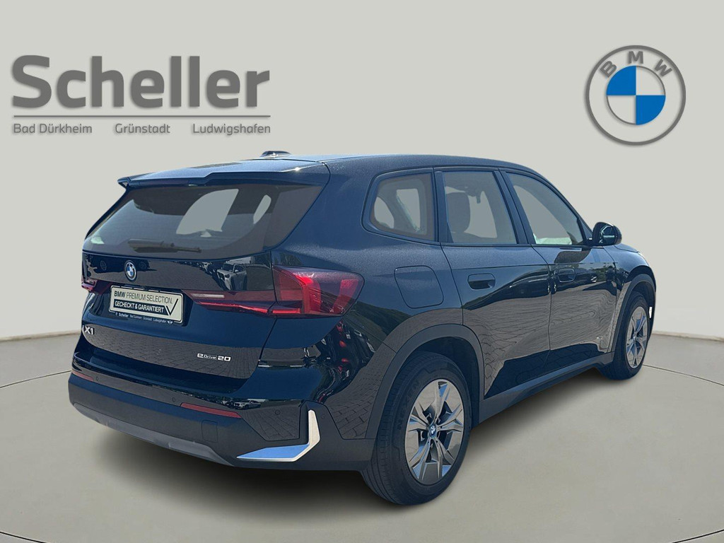 BMW iX1