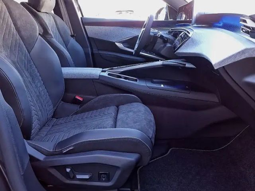 Peugeot E-3008