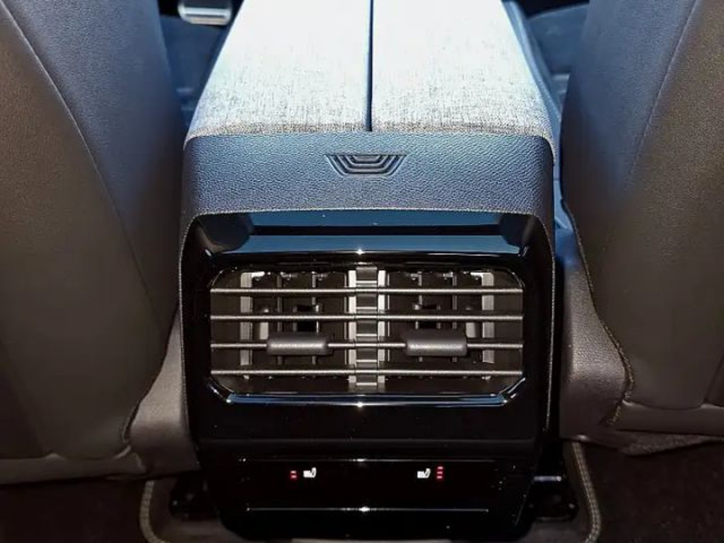 Peugeot E-3008