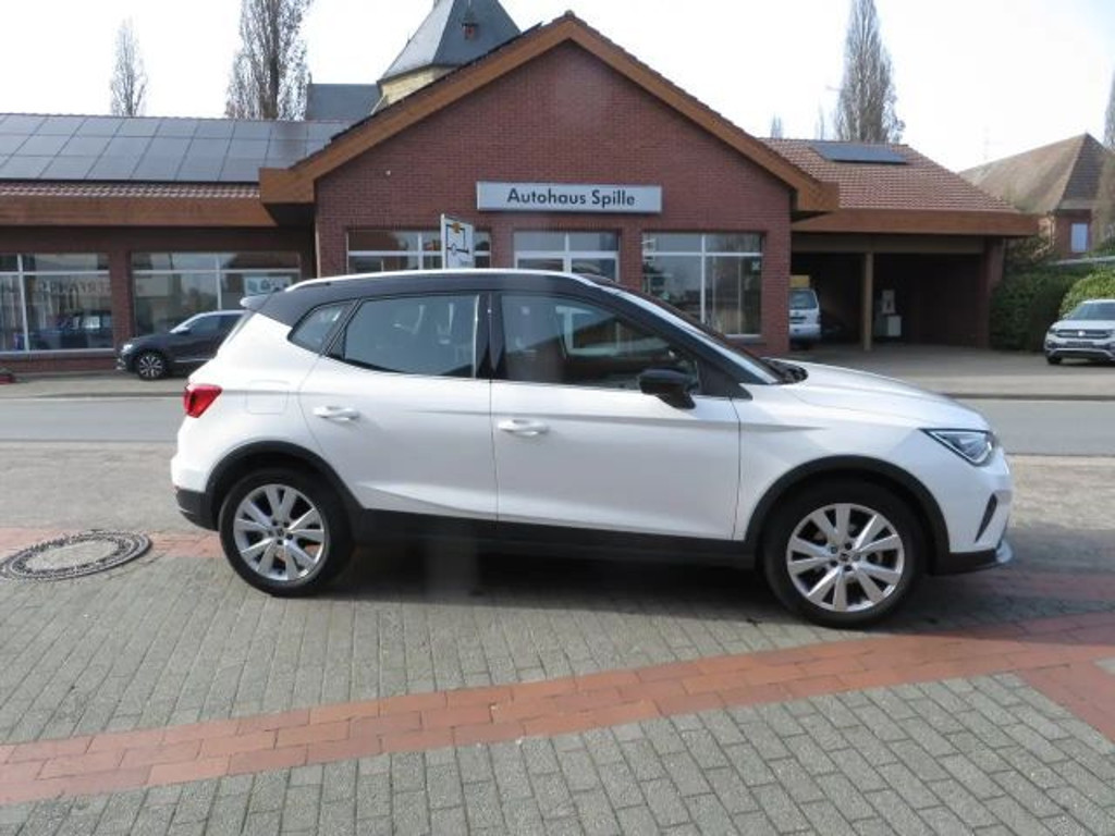 Seat Arona Xperience RFK SHZ Navi LED GRA Mirror-Link