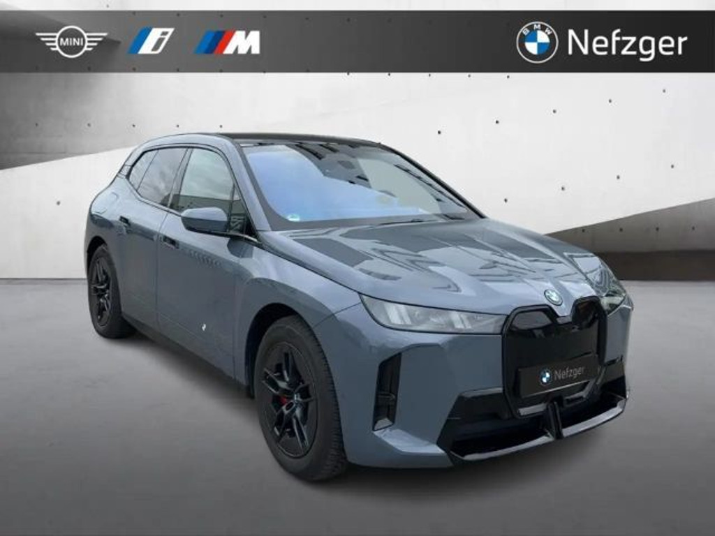 BMW iX
