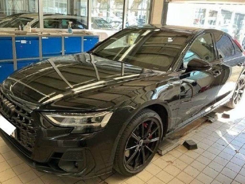 Audi S8