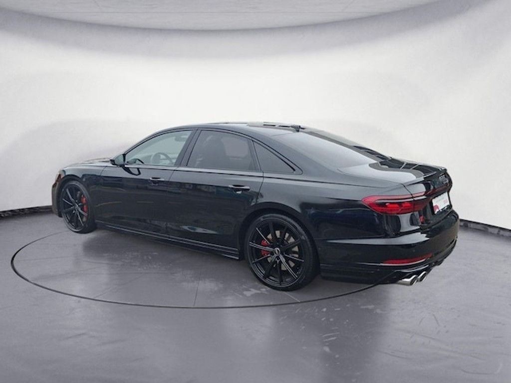 Audi S8