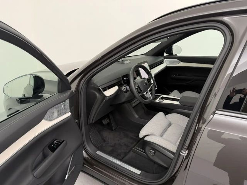 Volvo EX90