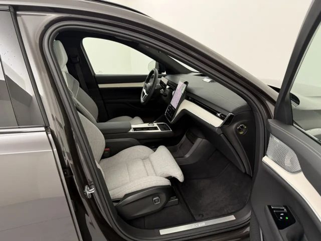 Volvo EX90