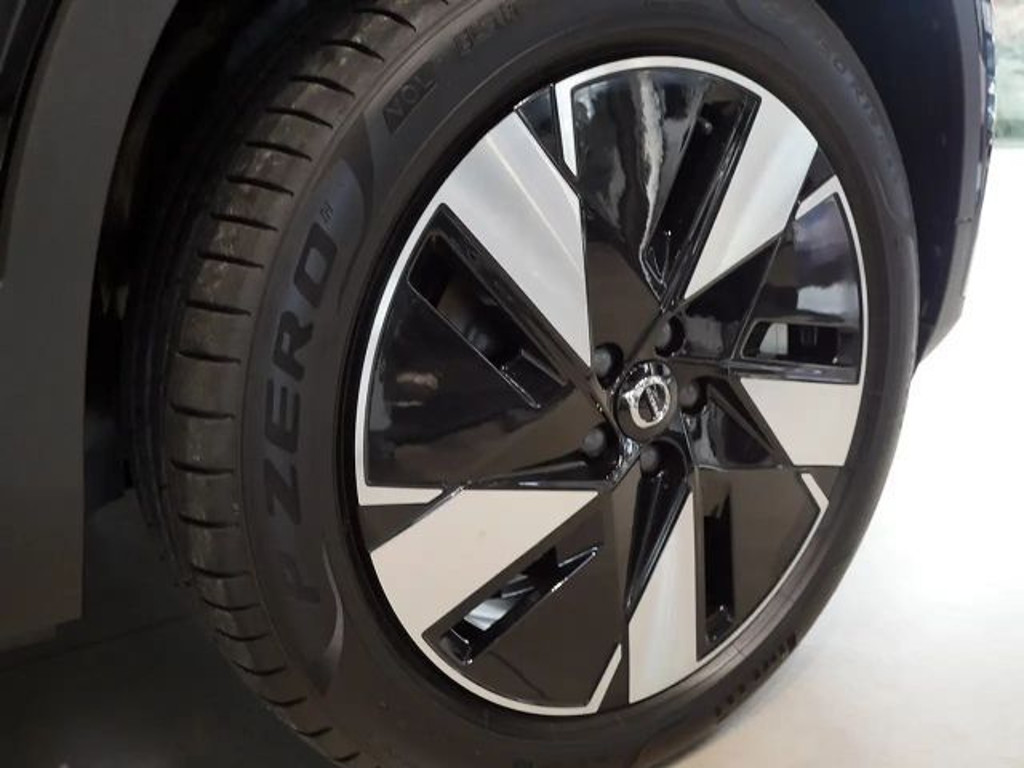 Volvo EX40