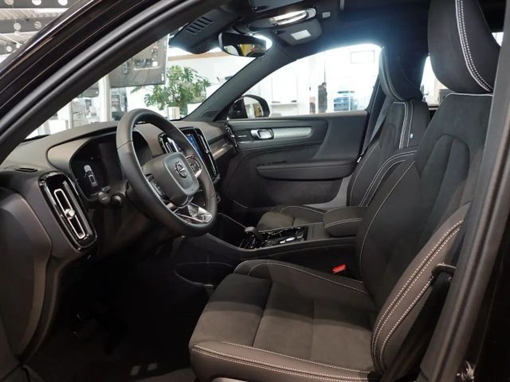 Volvo EX40