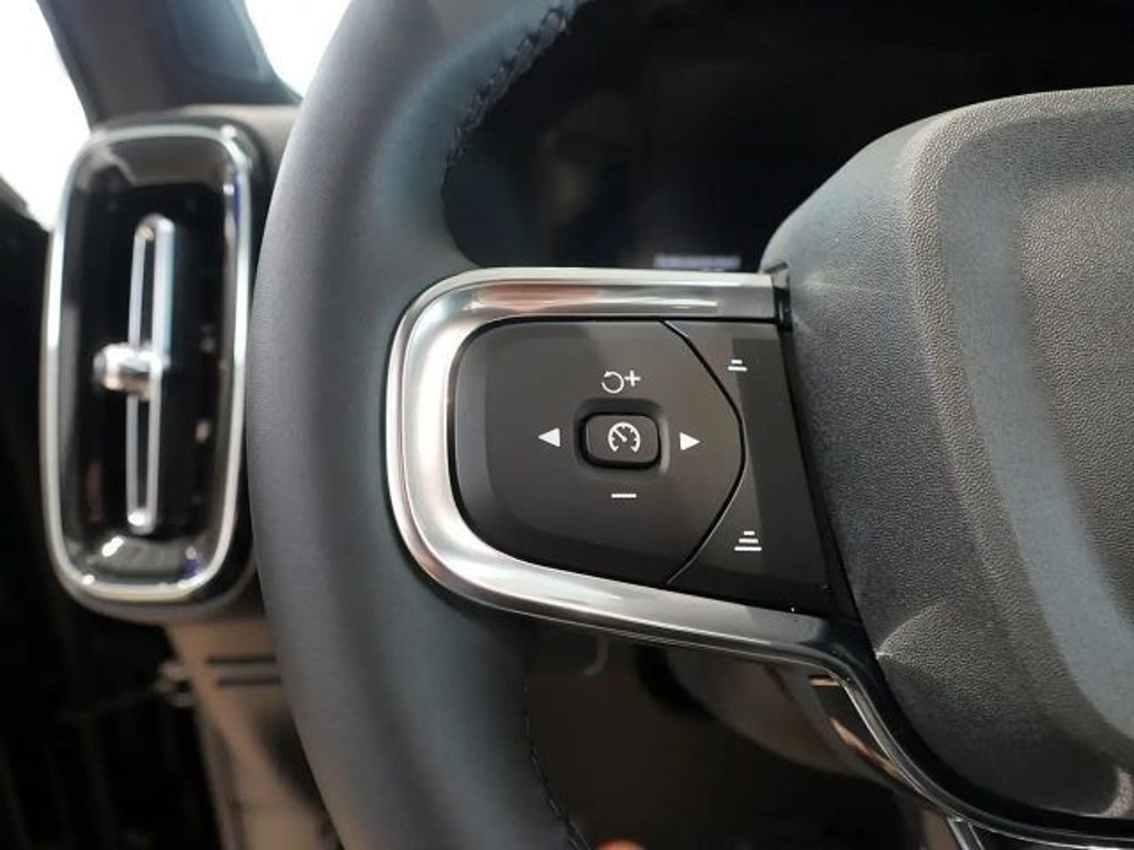 Volvo EX40