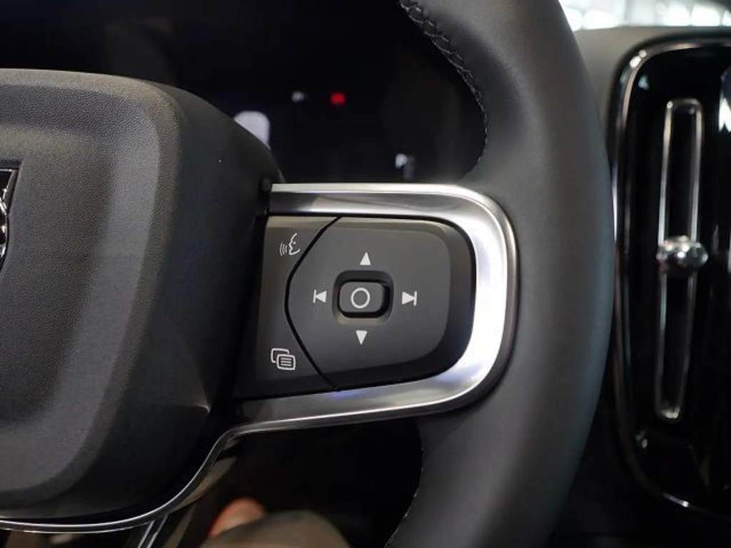 Volvo EX40