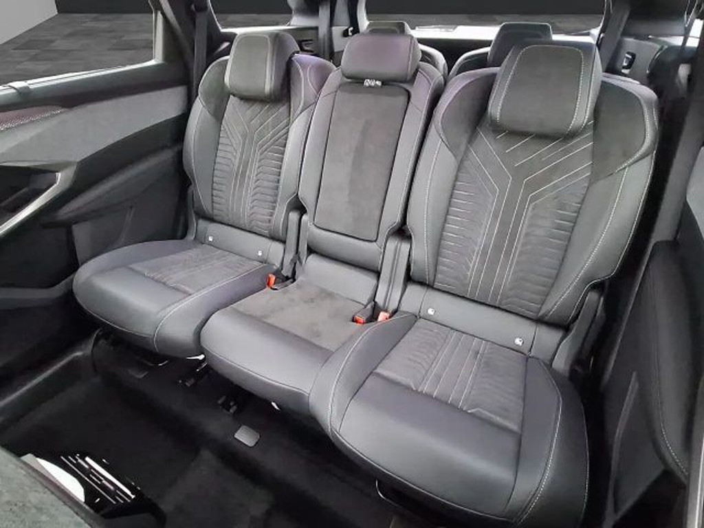 Peugeot E-5008