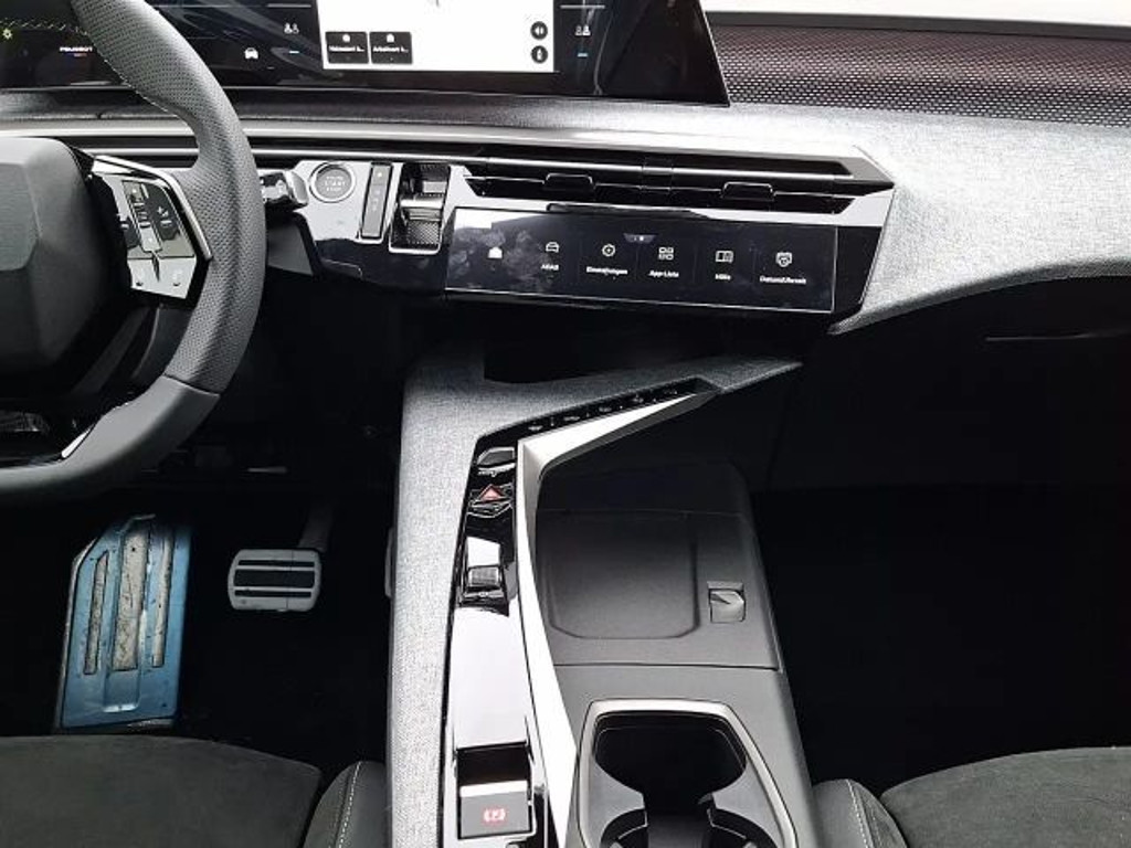 Peugeot E-5008
