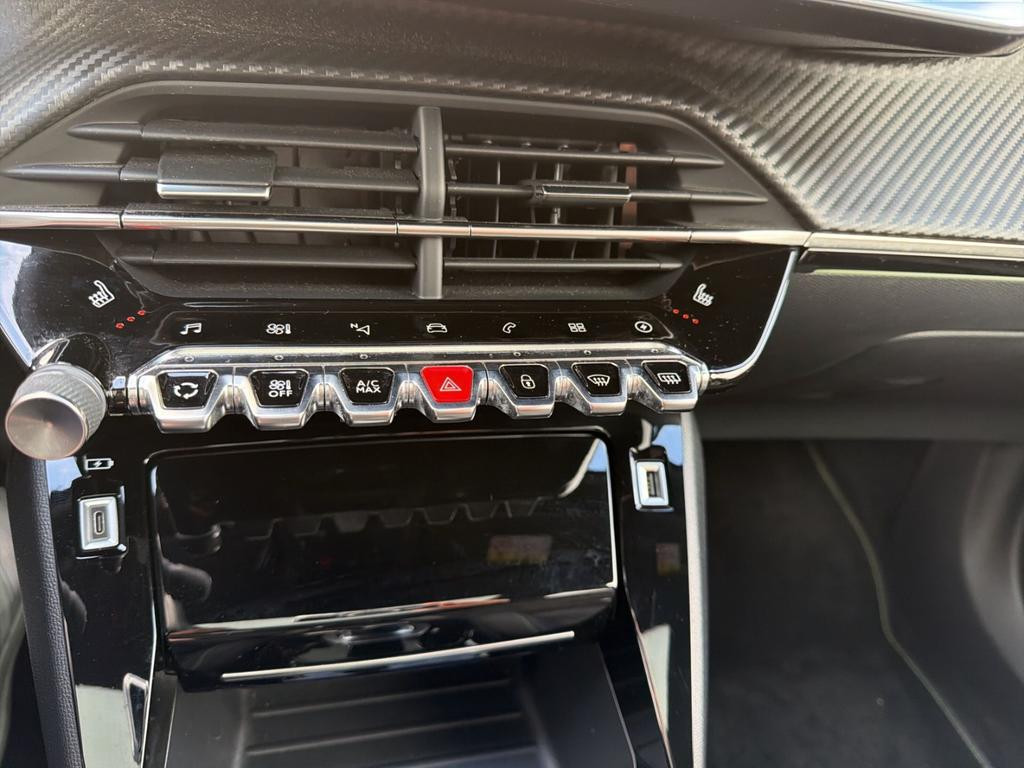 Peugeot e-2008