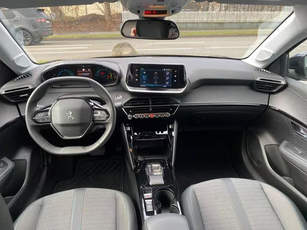 Peugeot e-208