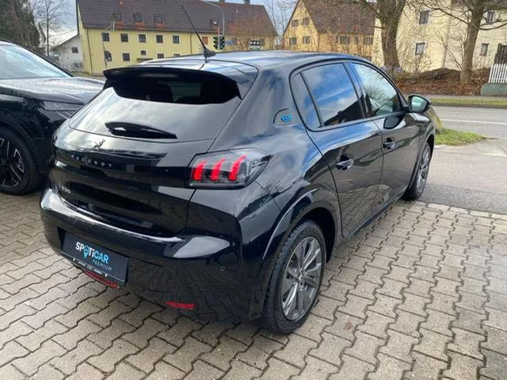 Peugeot e-208
