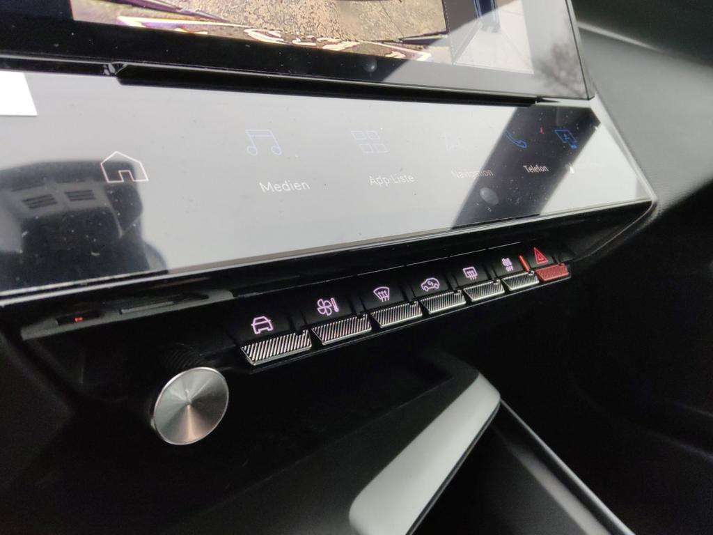 Peugeot e-308