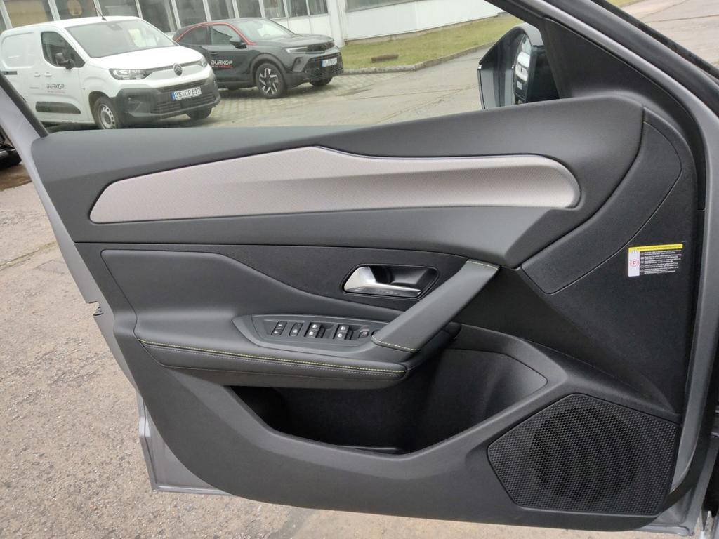 Peugeot e-308