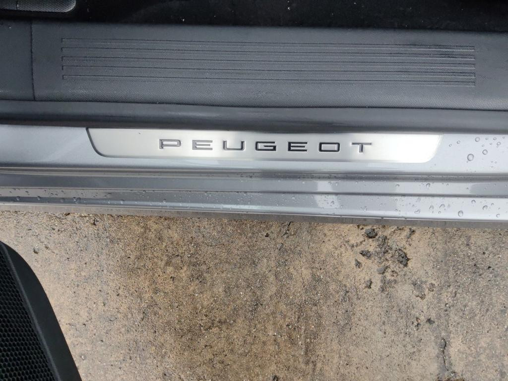 Peugeot e-308
