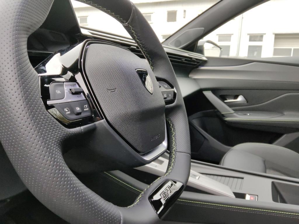 Peugeot e-308