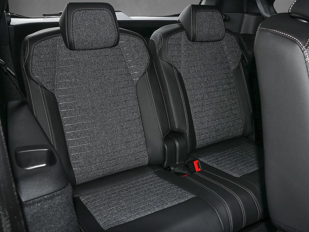 Peugeot E-5008