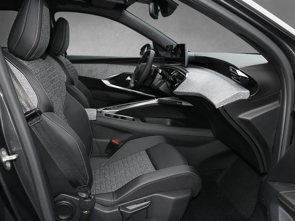 Peugeot E-5008