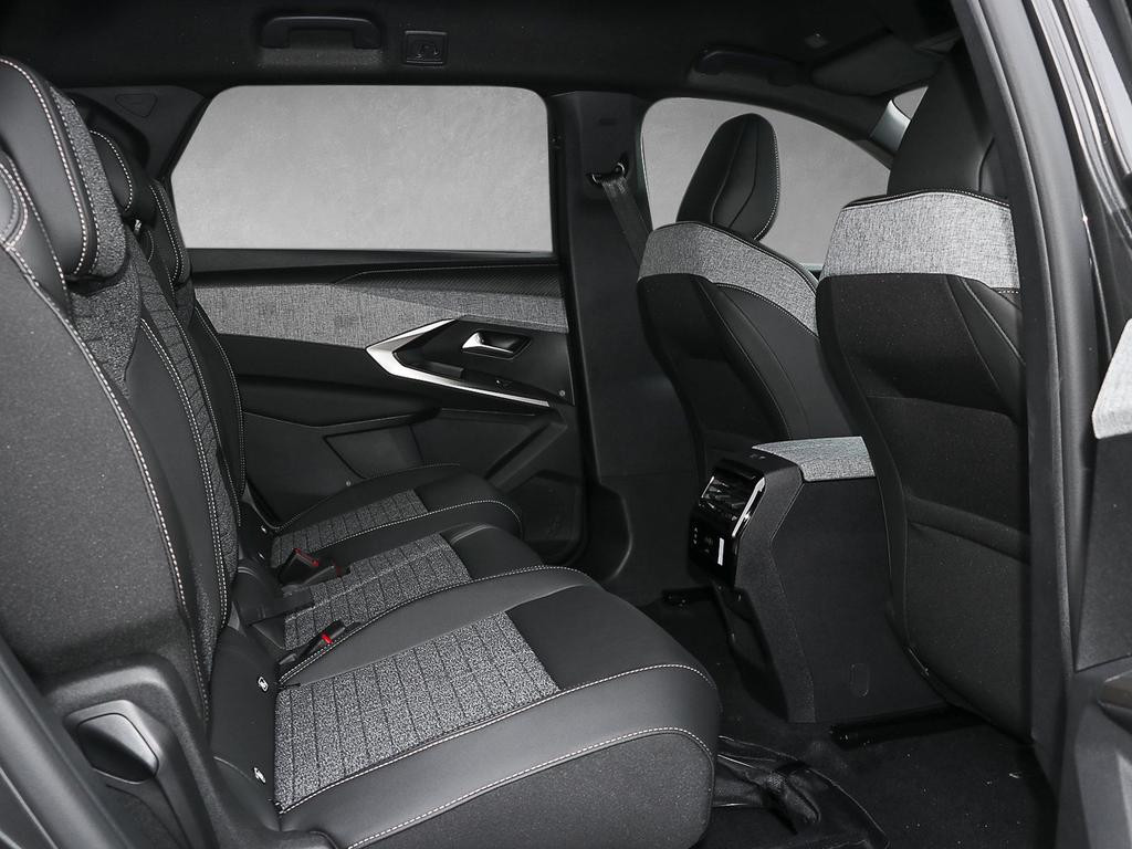 Peugeot E-5008