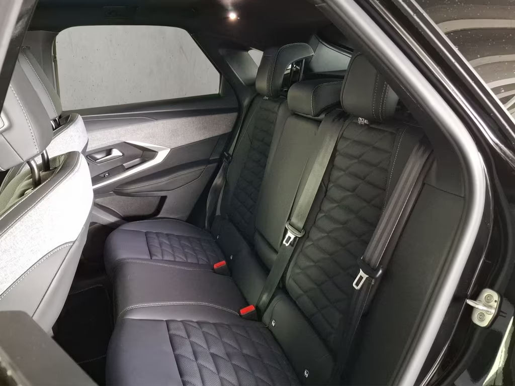 Peugeot E-3008