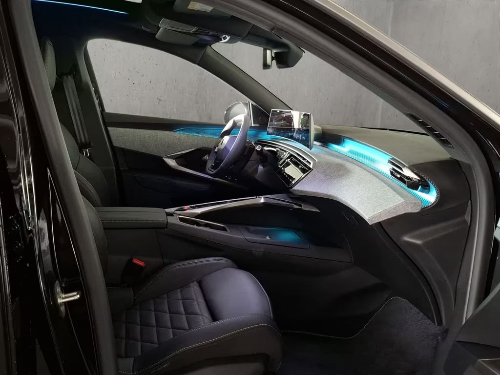 Peugeot E-3008