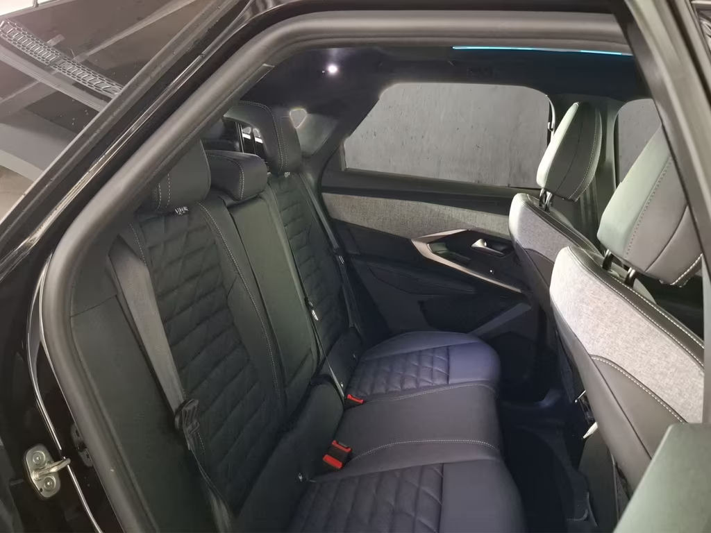 Peugeot E-3008