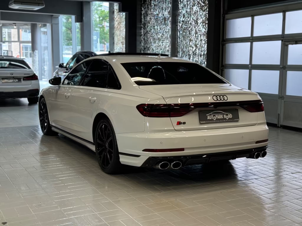 Audi S8
