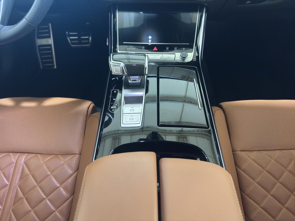 Audi S8