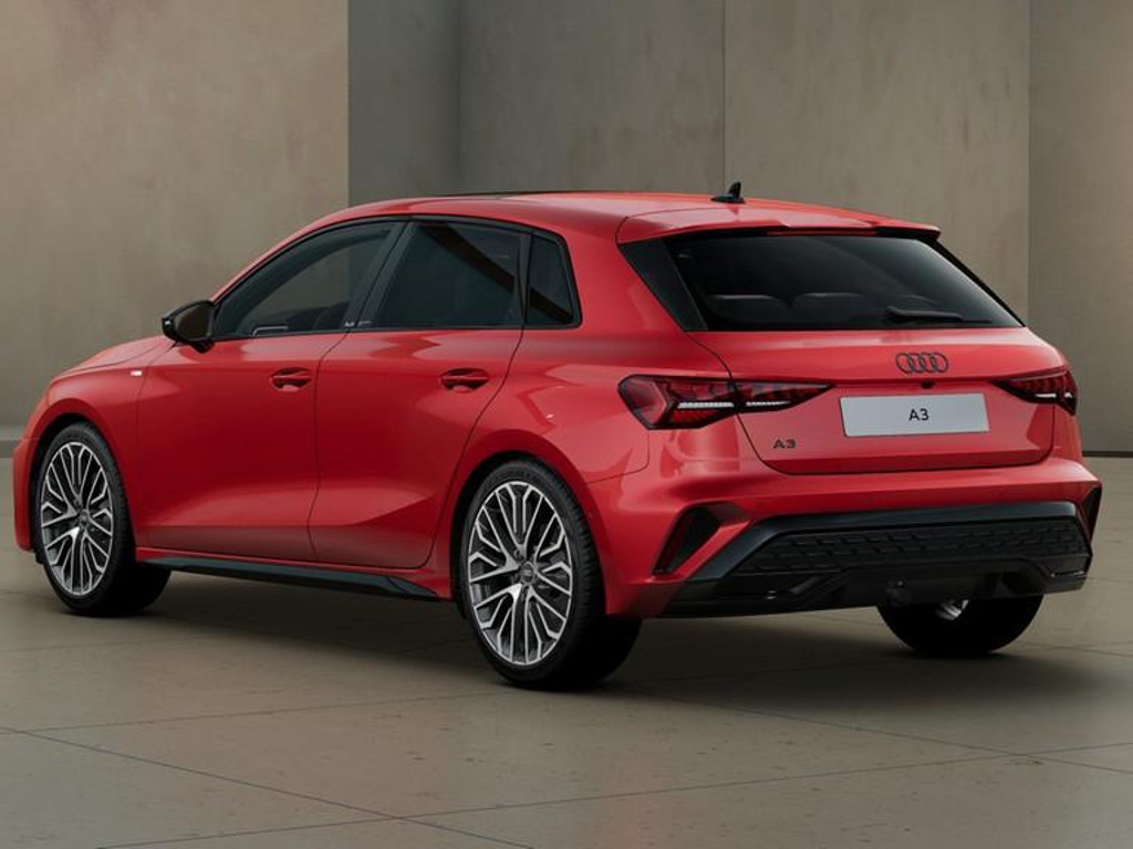 Audi A3 Sportback Sedan S-Line 35 TFSI