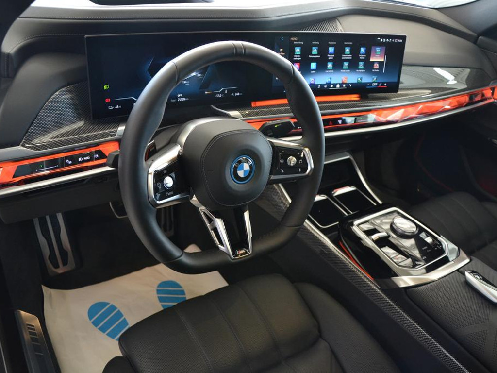 BMW i7
