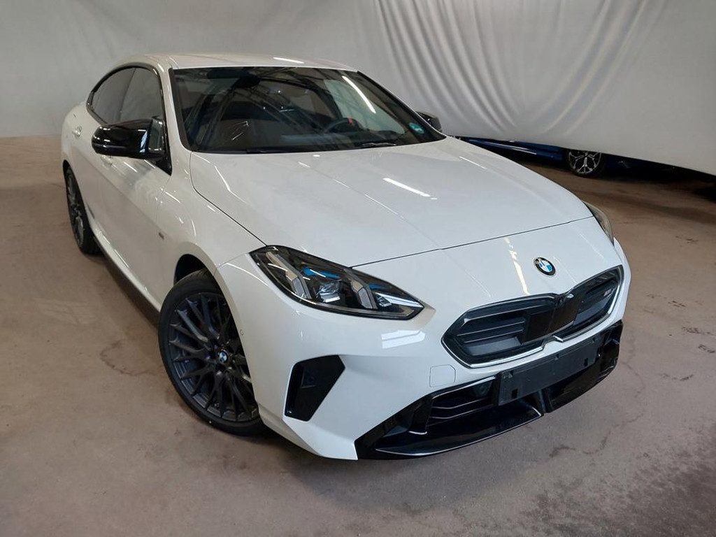 BMW M235