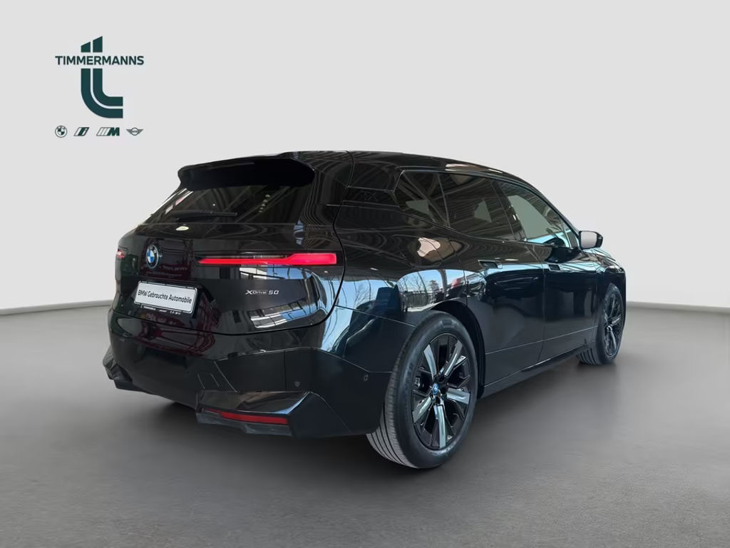 BMW iX
