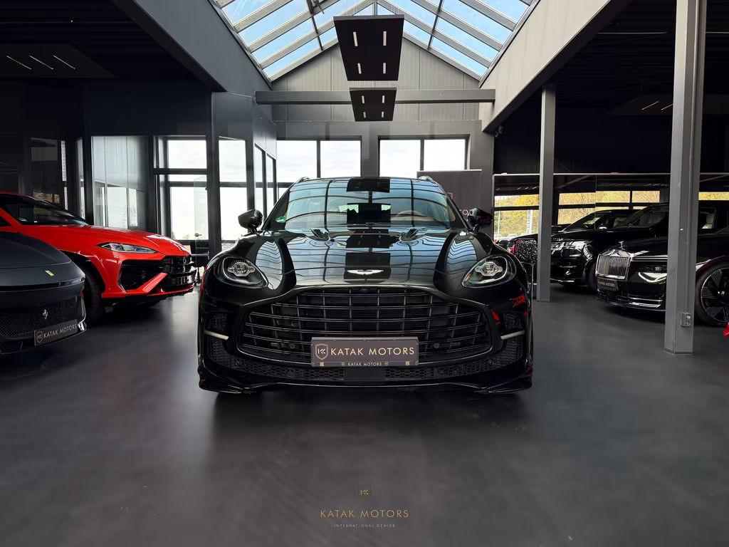 Aston Martin DBX V8