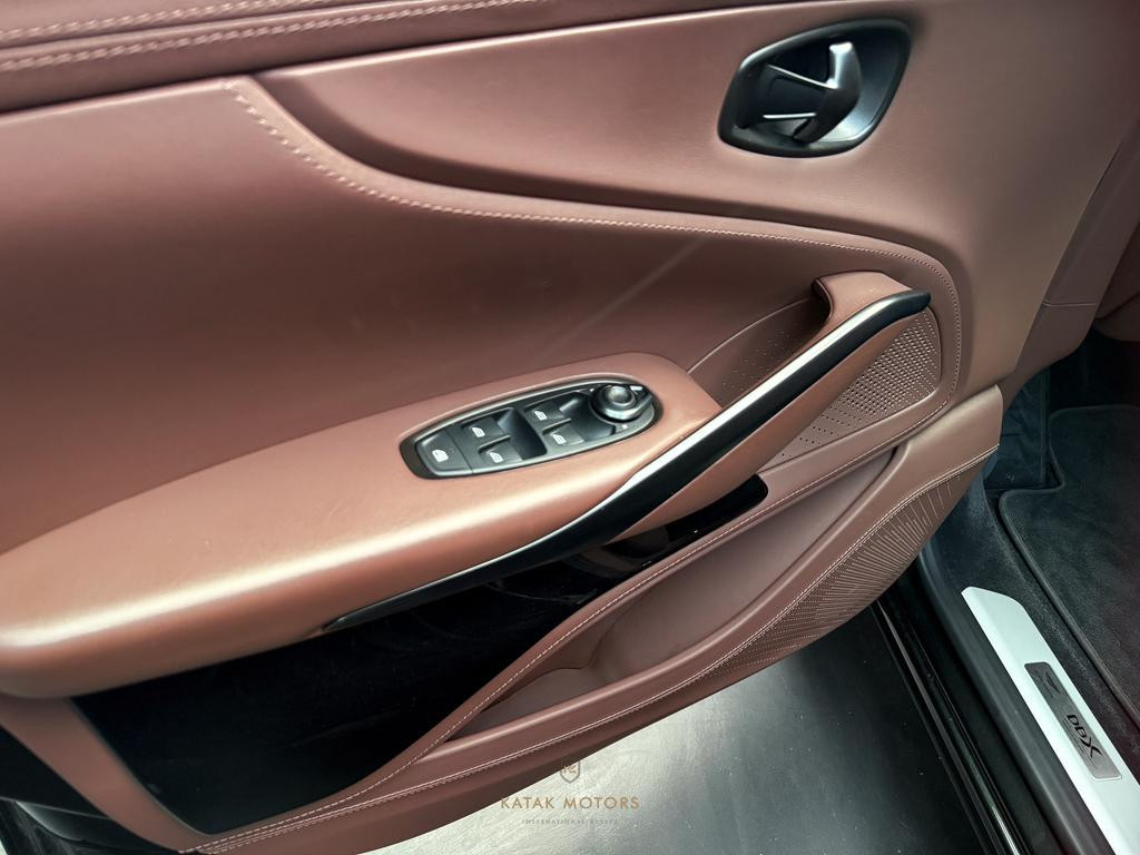 Aston Martin DBX