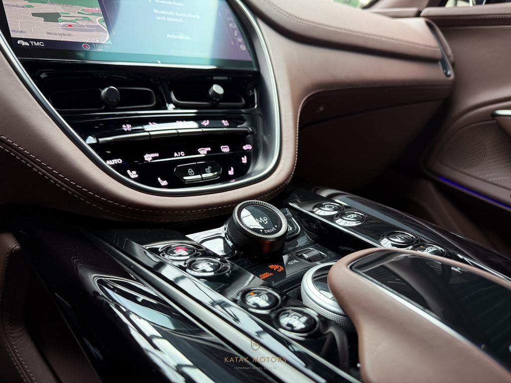 Aston Martin DBX