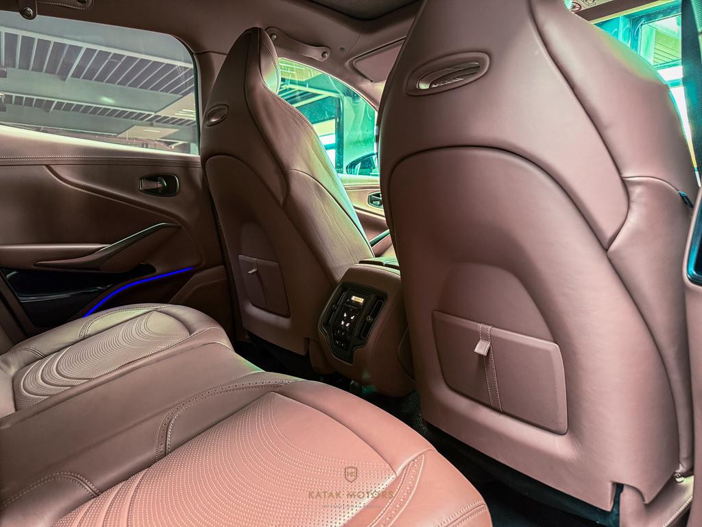 Aston Martin DBX