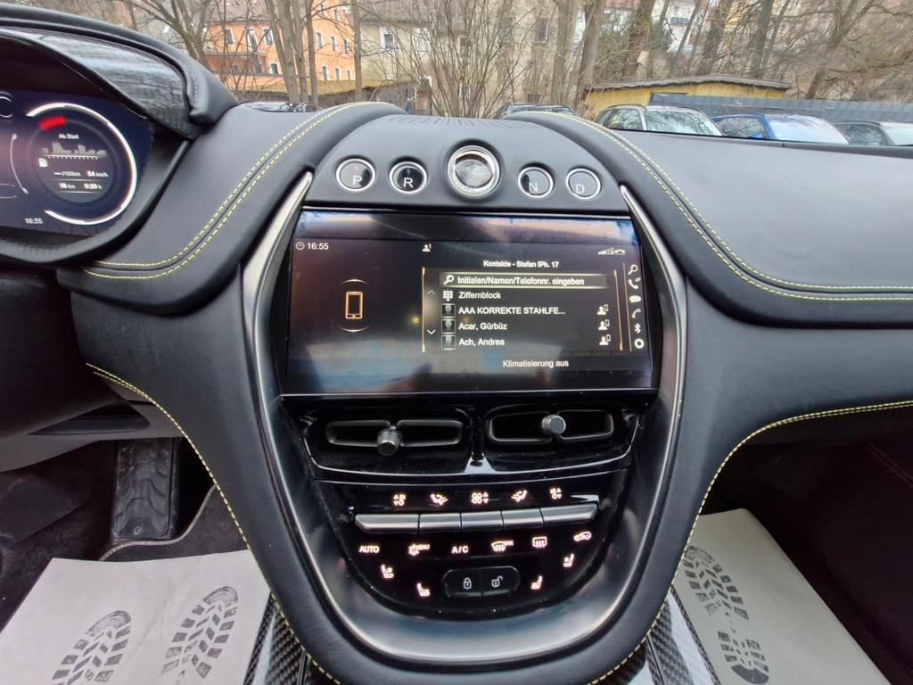 Aston Martin DBX