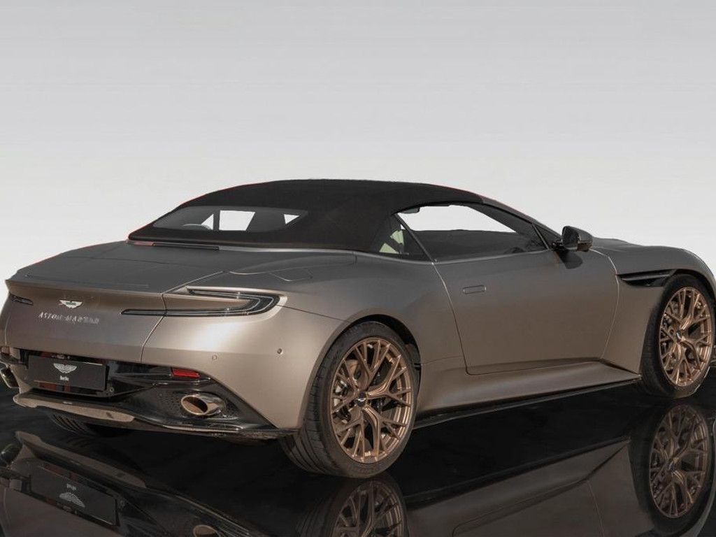 Aston Martin DB12