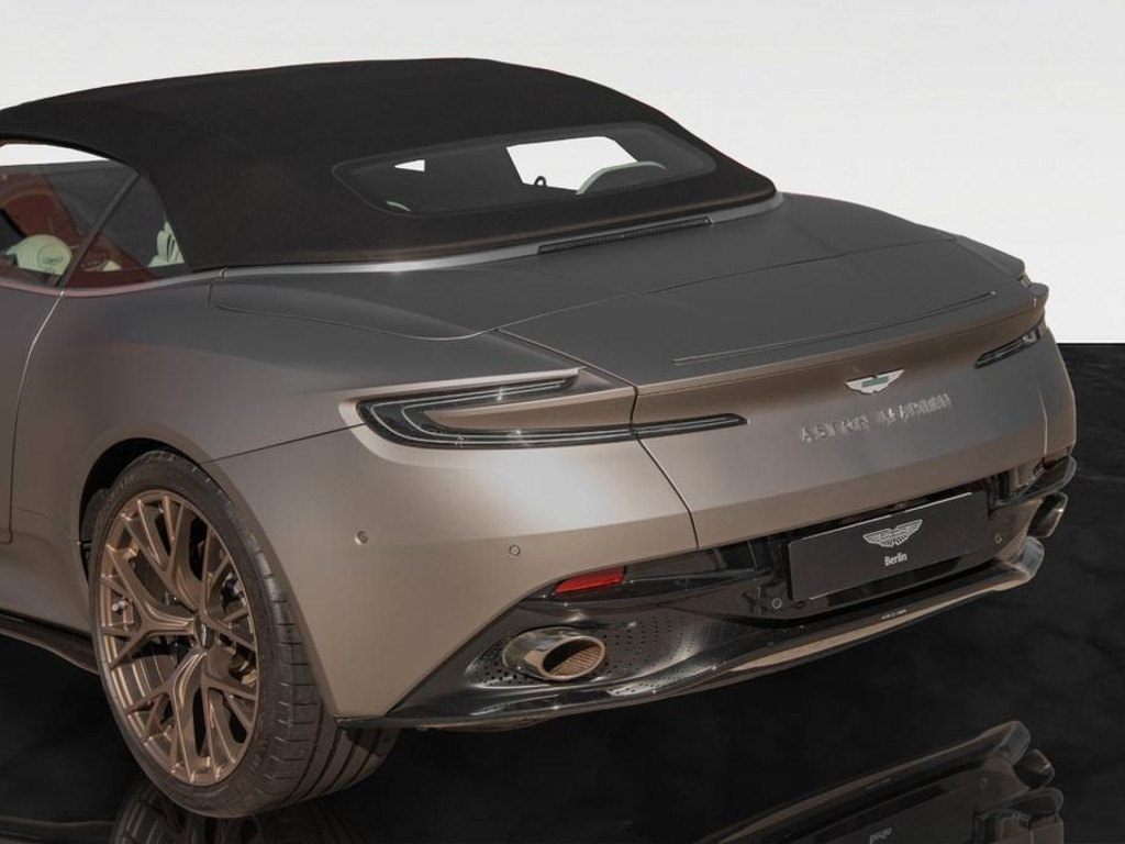 Aston Martin DB12