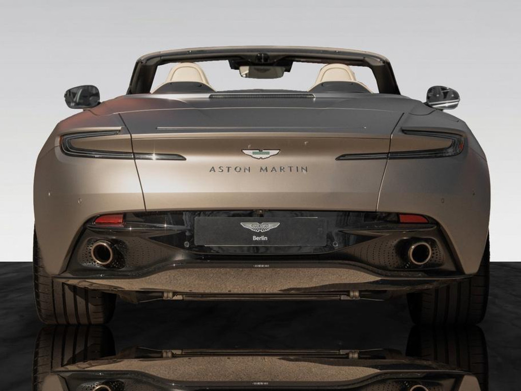 Aston Martin DB12