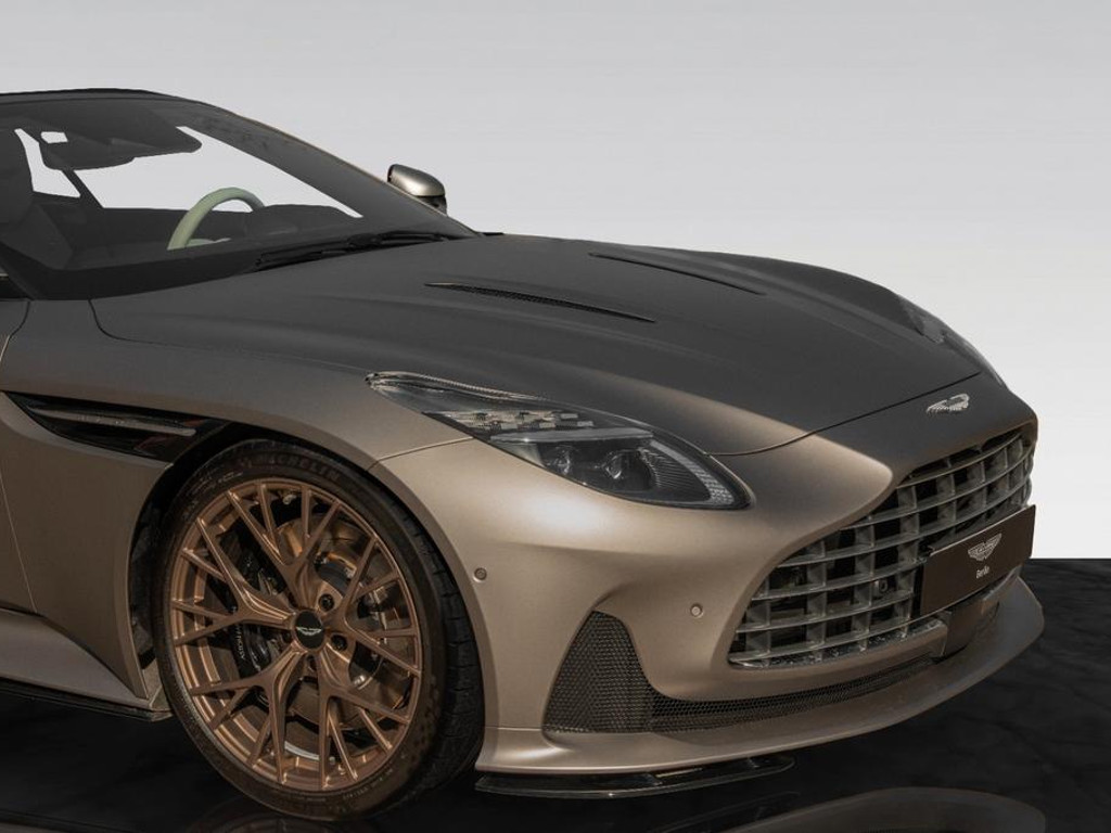 Aston Martin DB12